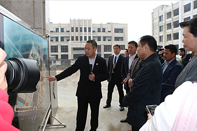 河南省委常委、常务副省长李克、副省长王艳玲到信阳黄瓜TV最新网站观看入口产业园参观指导