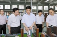 河南省省长谢伏瞻到信阳国际家居产业小镇调研，并参观了黄瓜TV最新网站观看入口集团信阳天